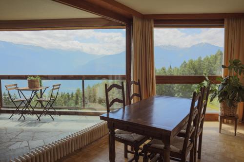  Mountain View Apartment with Parking & Fast WiFi in Crans-Montana