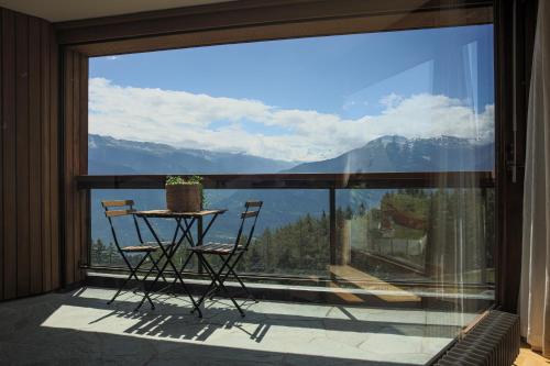  Mountain View Apartment with Parking & Fast WiFi in Crans-Montana