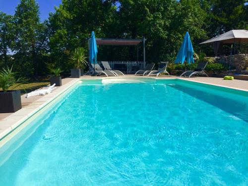 Bassein, maison de campagne avec piscine in Figeac