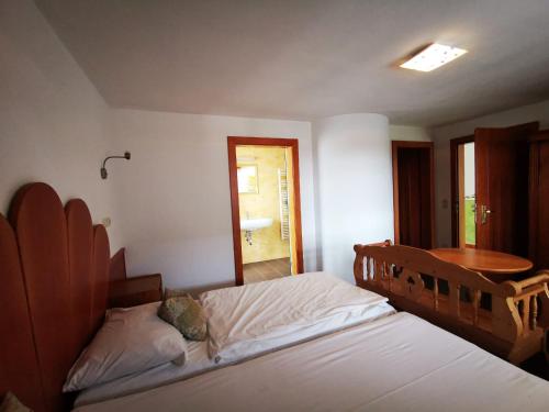 2 twin beds