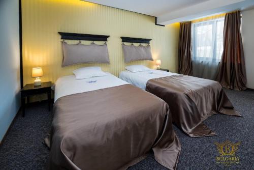 Twin Room image 1