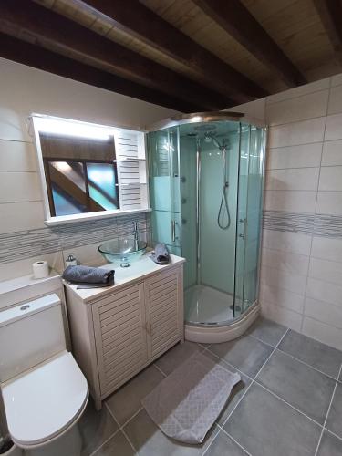 Bathroom, Domaine de karoli in Barneville-sur-Seine