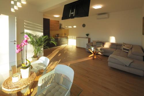 2 bedrooms, 3 beds