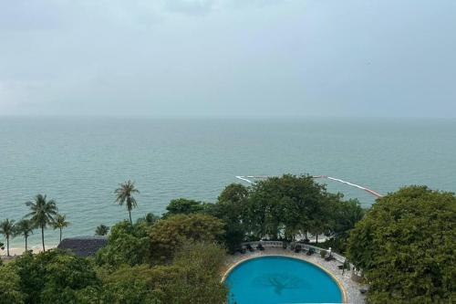 Private beach Spacious pool and panoramic SeaView from balconies, 3 Bedroom in Pattaya