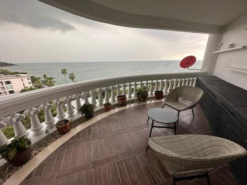 Private beach Spacious pool and panoramic SeaView from balconies, 3 Bedroom in Pattaya