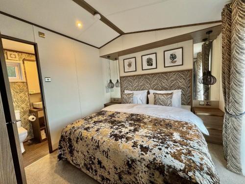 Luxury Langham Lodge in كليزورى