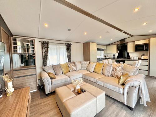 Luxury Langham Lodge in كليزورى