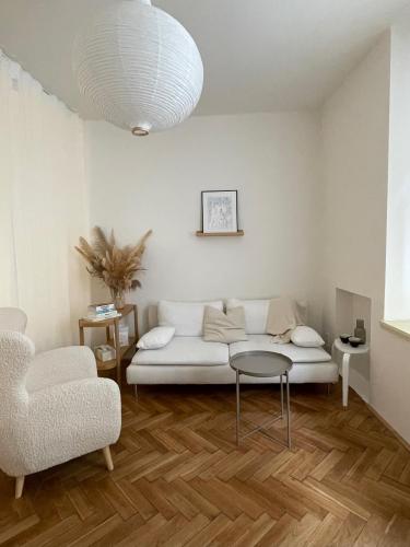 Urban Retreat I Modern Boho Apartments in Lovely Letná District - 10 minutes from Old Town