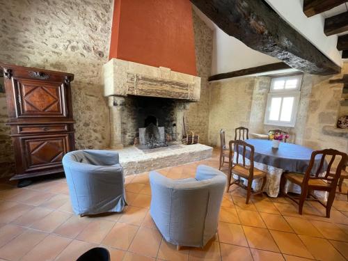 Le Gîte du Prieuré (Le Gite du Prieure) in Bellefond