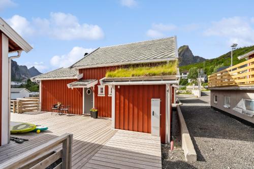 Reine Rorbu, Amaliebua Reine Rorbu, Amaliebua