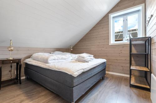 Reine Rorbu, Amaliebua Reine Rorbu, Amaliebua