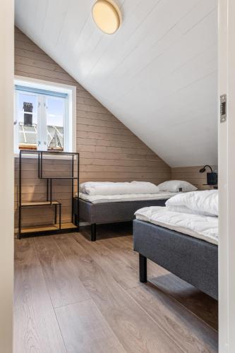 Reine Rorbu, Amaliebua Reine Rorbu, Amaliebua