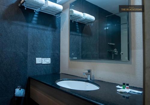Double or Twin Room image 5