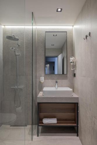 SQUARE by Margo Hotel Room Type - Deluxe Double Room