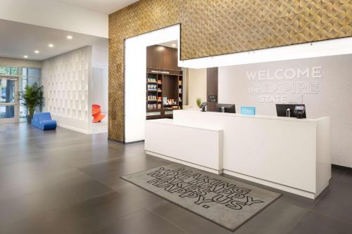 ล็อบบี้, Hampton Inn & Suites by Hilton Rochester Downtown near ท้องฟ้าจำลอง สตราเซนเบิร์ก