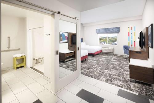 room detail thumbnail 1