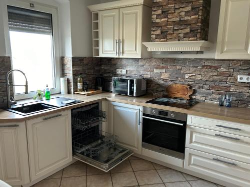 Kitchen, Apartment Mittelbach Chemnitz- Voll ausgestattet ruhig und zentral wohnen in Gruna