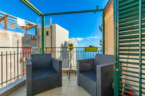 Sea View Charm - Mondello Apartment with Terrace, Palermo (zdjęcie 2)
