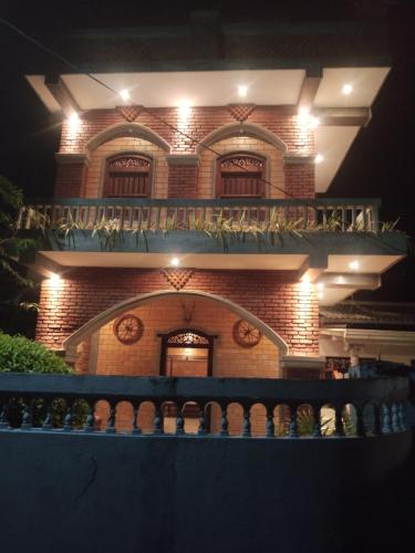 The Brick Wonder, Habaraduwa