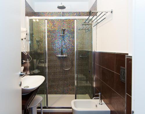 Deluxe Quadruple Room image 5