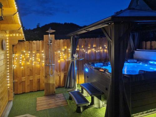 Hot tub, luxuriose Ferienwohnung mit privatem Wellnessbereich in Dautphe