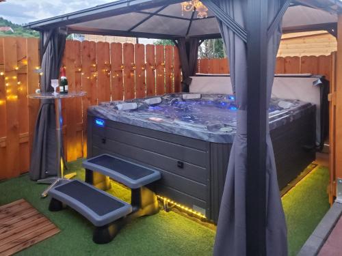 luxuriöse Ferienwohnung mit privatem Wellnessbereich, Obereisenhausen