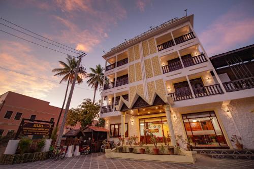 숙소 외관, LuangPrabang Center Hotel in 루앙프라방