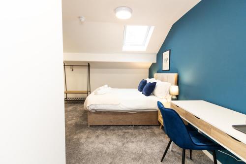 Suite 7 - Family Room in the Heart of Oldham