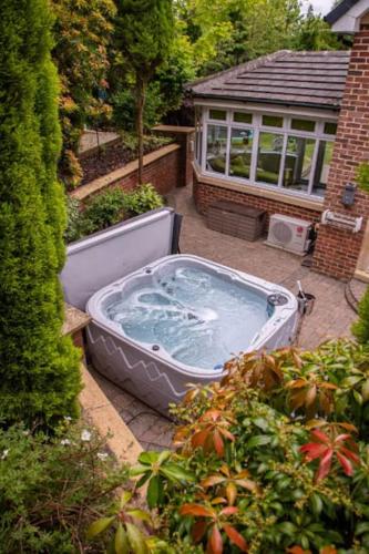 Eastfield Lodge with Hot Tub