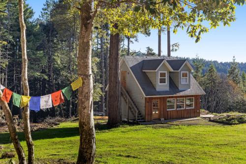 Mendocino Redwood Retreat - Sunrise Cottage