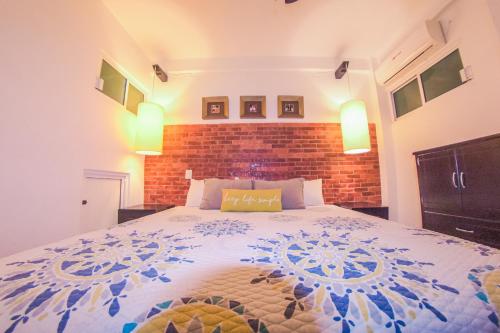 One-Bedroom Apartment image 4