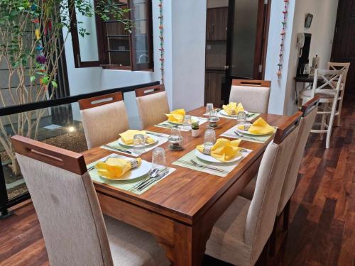 Facilities, Still Waters - A Cottage by the Lake! in Ratmalana Airport