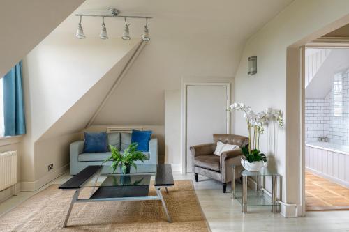 บริการและสิ่งอำนวยความสะดวก, The Lookout Rye in ไรย์