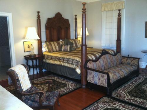 Corners Mansion Inn - A Bed and Breakfast