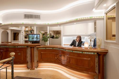 Vestíbulo, Hotel Ungheria Varese 1946 in Varese