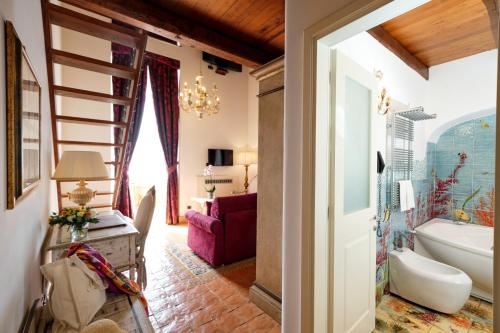 room detail thumbnail 2