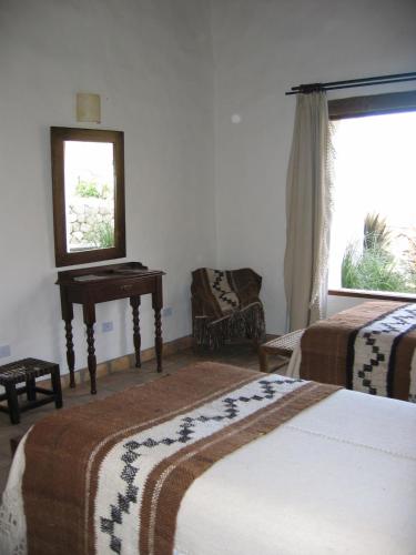1 king bed, 3 twin beds