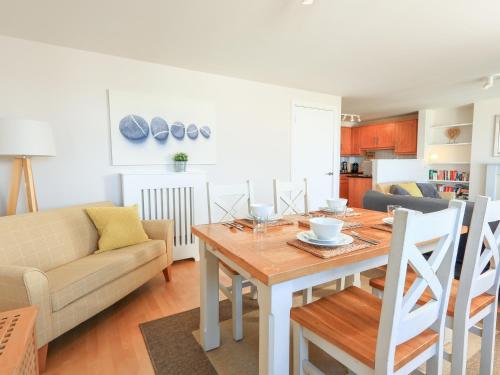 15 Combehaven - image 8