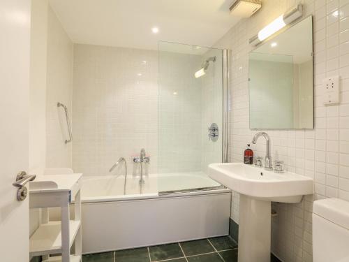 15 Combehaven - image 9