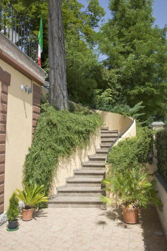 Raffaello Residence una Dimora storica con piscina panoramica nelle Marche 4