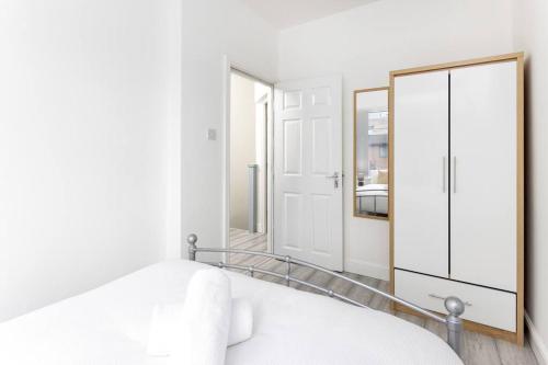 Flatzy - Modern 3 Bedroom Home in City Centre, Liverpool (photo 7)