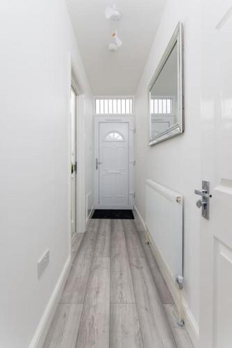 Flatzy - Modern 3 Bedroom Home in City Centre, Liverpool (photo 10)