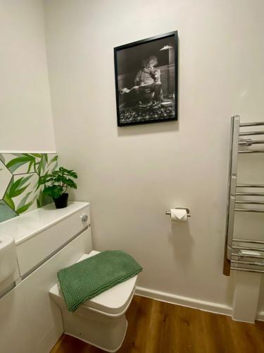 1BR Haven in Crewe - Modern, Chic & Central, Crewe (foto 10)