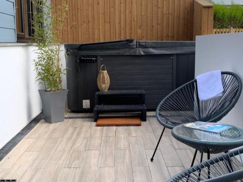 Létesítmények, The Old Egg Shed in Whitstone