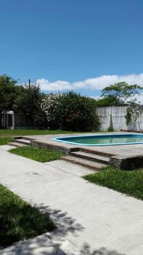 Casa piscina na praia Laranjal