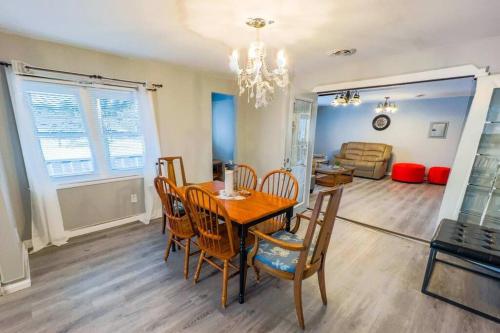 Relaxing 3BR 3 Bath close to the falls in Niagara Falls, USA