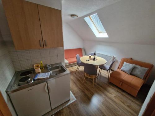 2 bedrooms, 4 beds