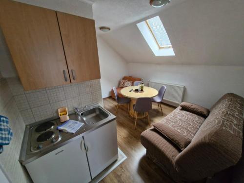 2 bedrooms, 4 beds