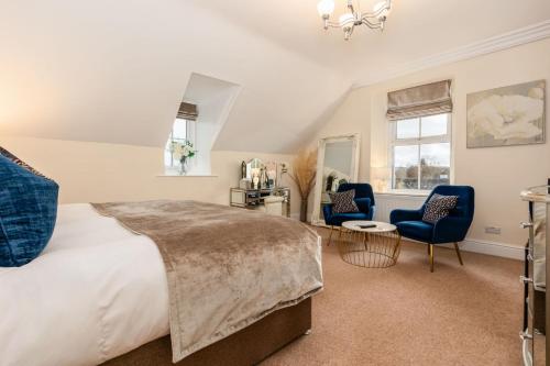 Master Room image 7