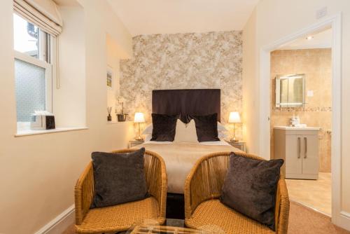 Standard Double Room image 4